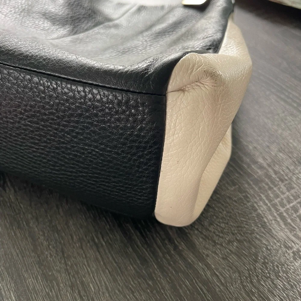 Coach Black and Cream Pebbled Leather Shoulder Bag - Picture 3 of 12